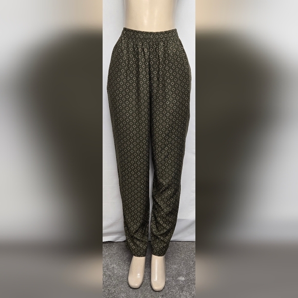 Alfred Dunner 16 Slacks Pants Lightweight Elastic Waist Silky Fabric Olive Green - Picture 1 of 5